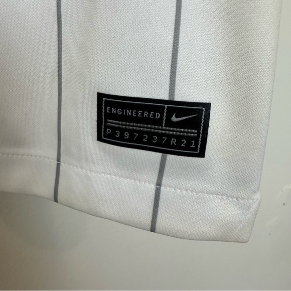 Nike 2021-22 Liverpool Air Max Club Collection - Picture 5 of 12